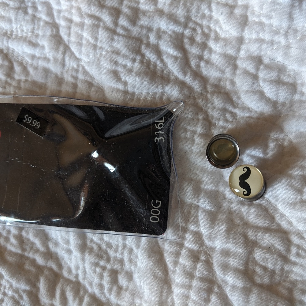 00g mustached tunnels